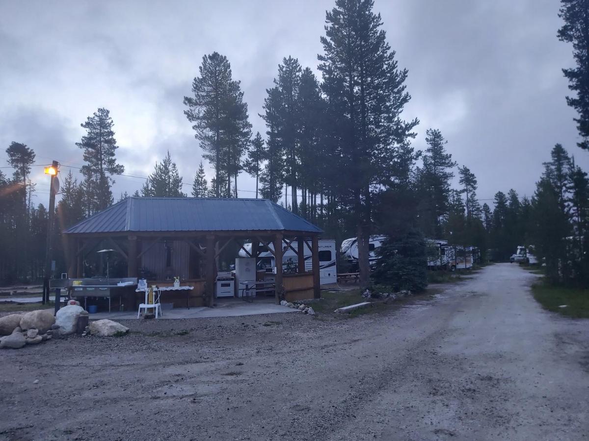 Blue River Cabins & Campgrounds ภายนอก รูปภาพ